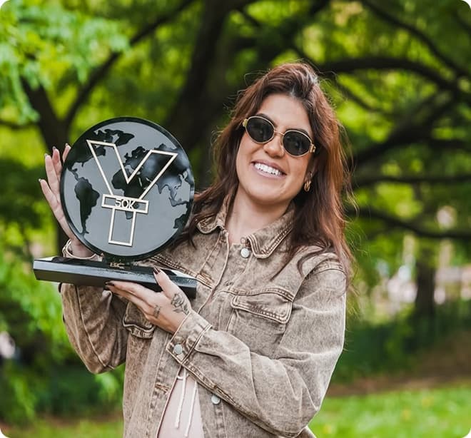 Imagem de um smartphone exibindo insights do Instagram