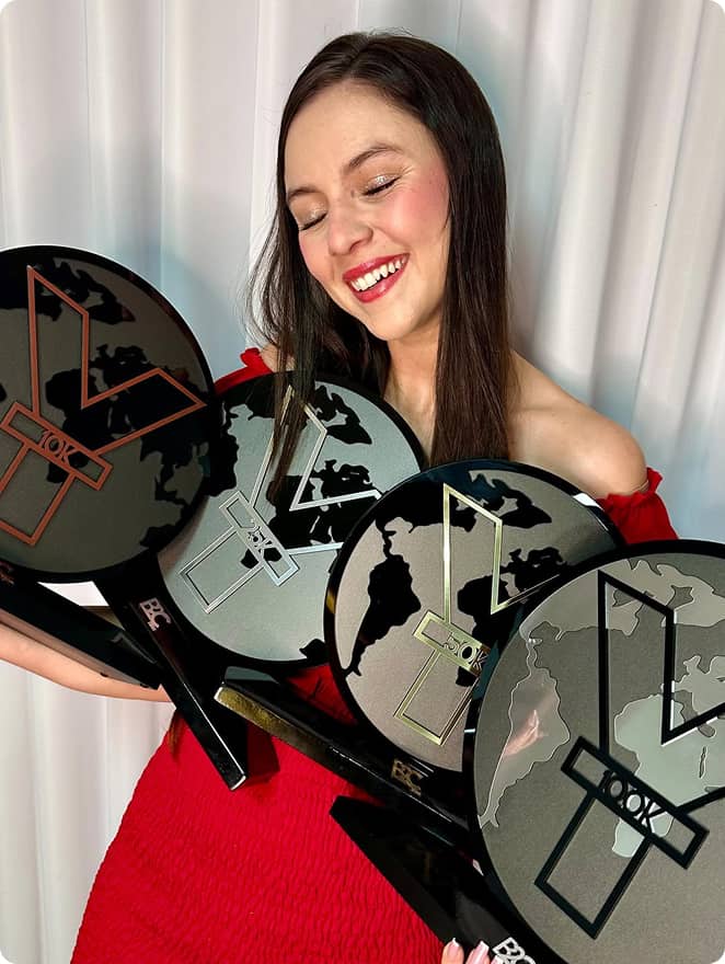 Imagem de um smartphone exibindo insights do Instagram